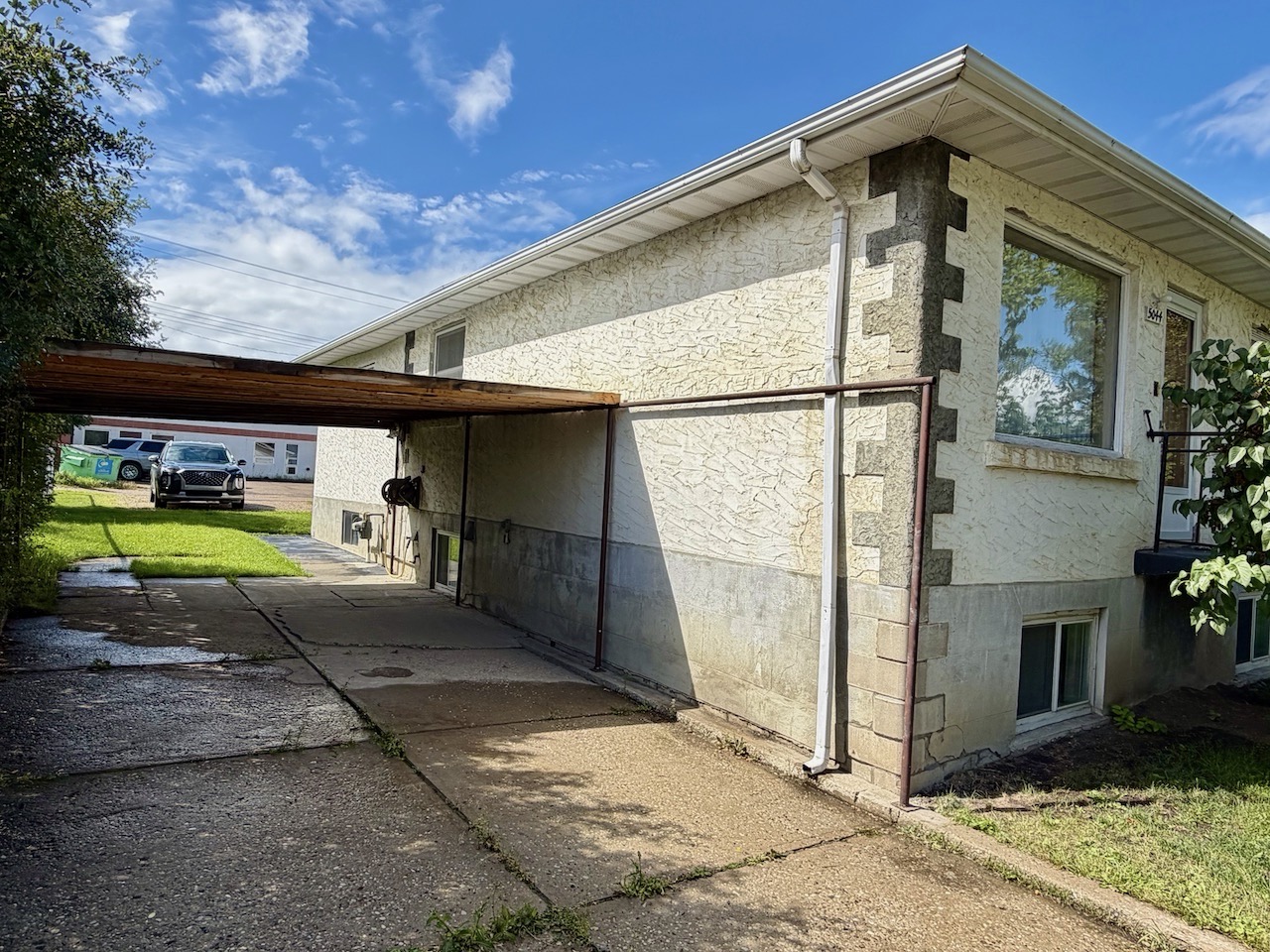 5044 49 St