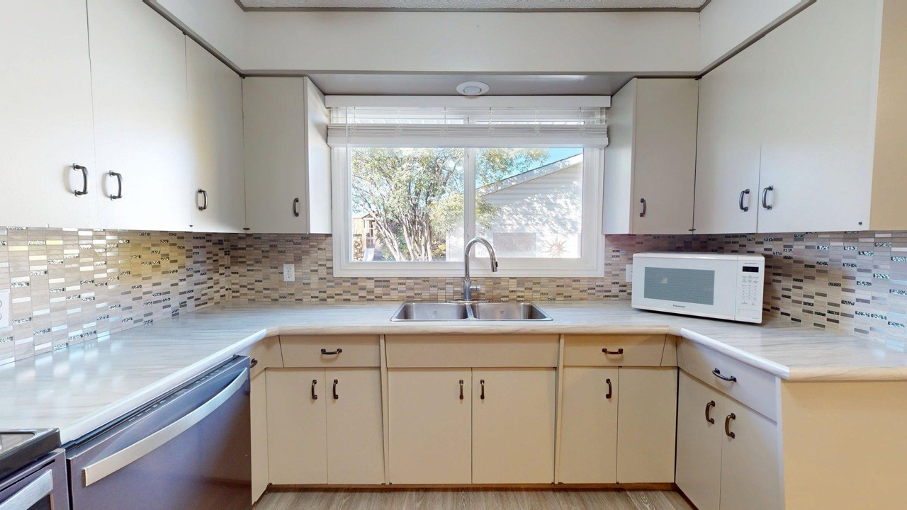 4738 49 ST