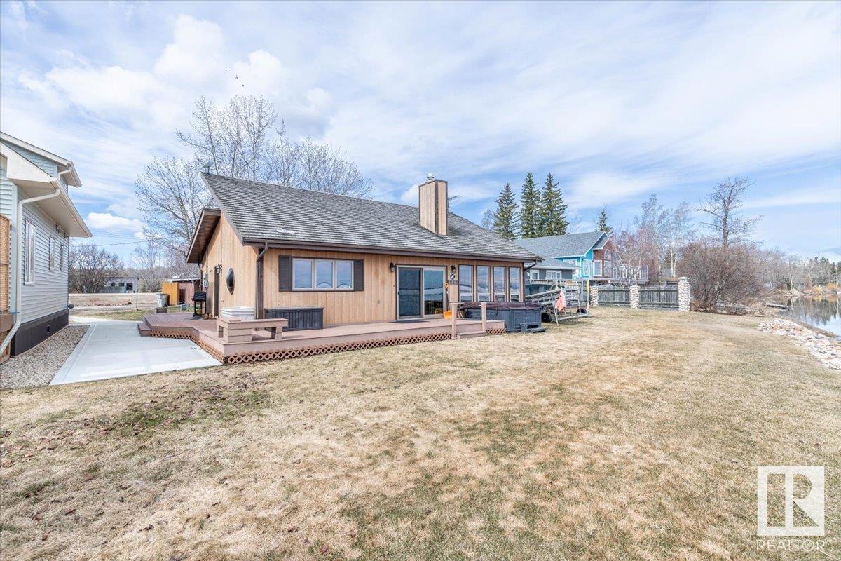 35 Lakeshore Dr, Rural Wetaskiwin County, Alberta  T0C 2V0 - Photo 2 - E4419363