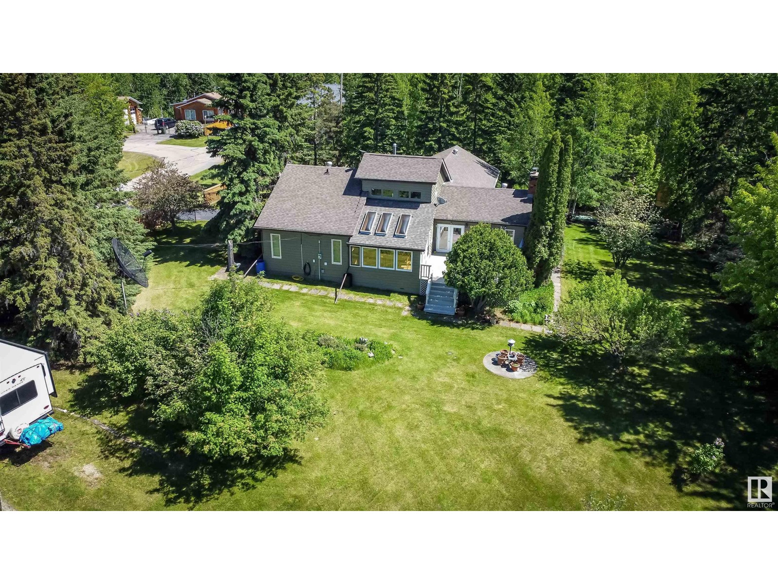 5622 & 5623 49 St, Rural Lac Ste. Anne County, Alberta  T0E 0A0 - Photo 2 - E4422496