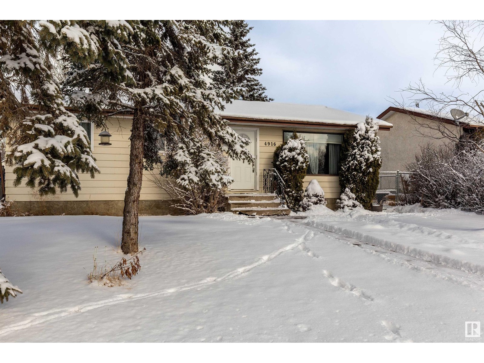 4916 50a Av, Entwistle, Alberta  T0E 0S0 - Photo 2 - E4425962