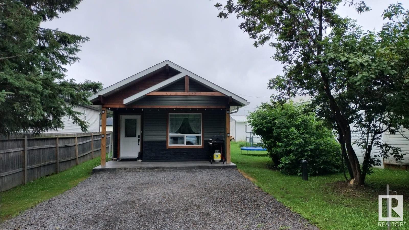 4910 50 ST, peers, Alberta