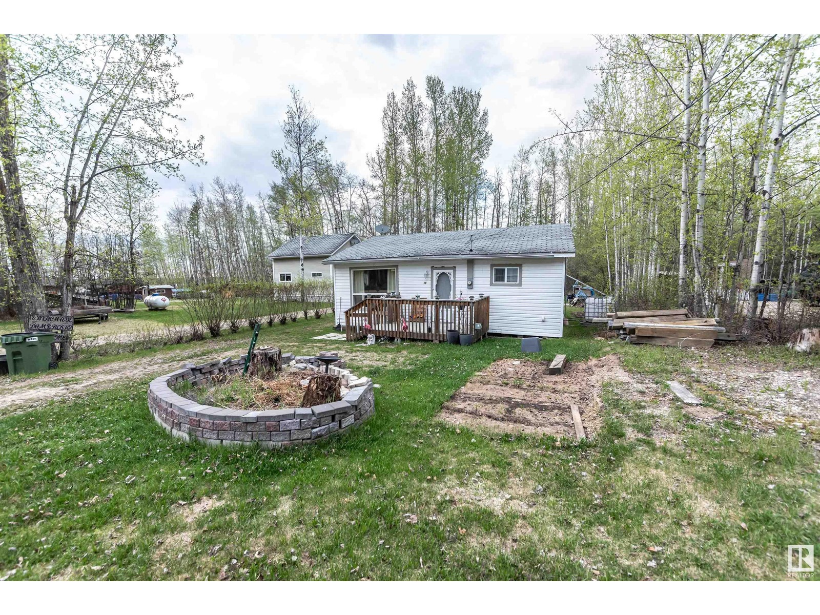 18 Birch Av, Rural Lac Ste. Anne County, Alberta  T0E 0H0 - Photo 2 - E4429161