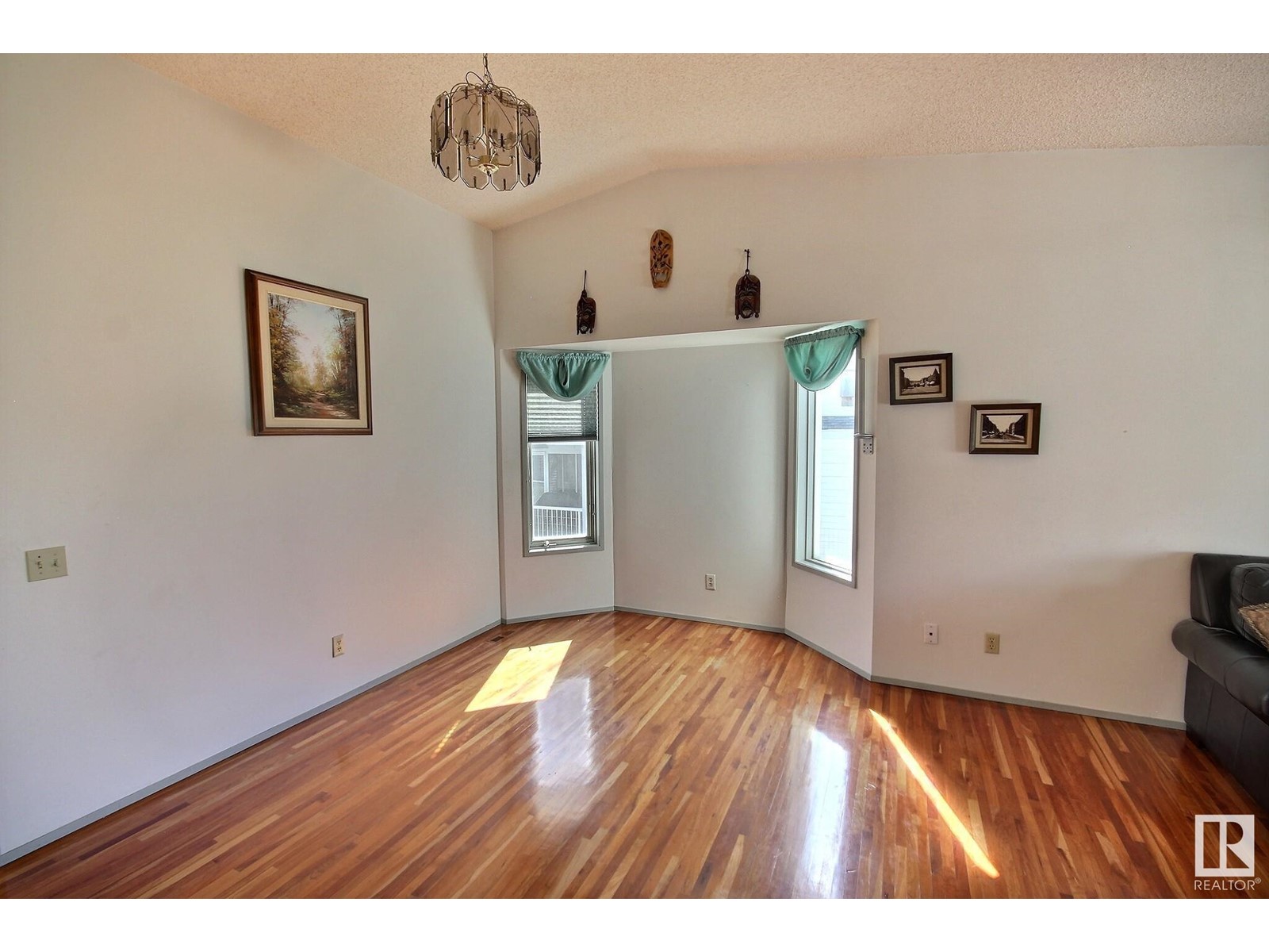 5611 56 St, Beaumont, Alberta  T0C 0H0 - Photo 4 - E4430148