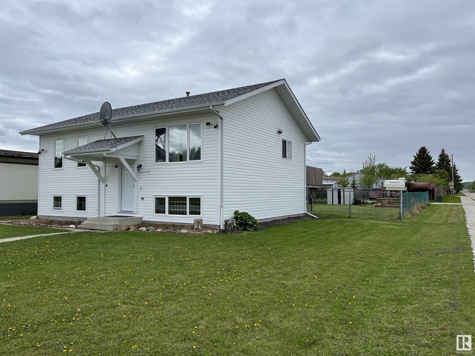 130 1 St, Blue Ridge, Alberta  T0E 0B0 - Photo 37 - E4433102