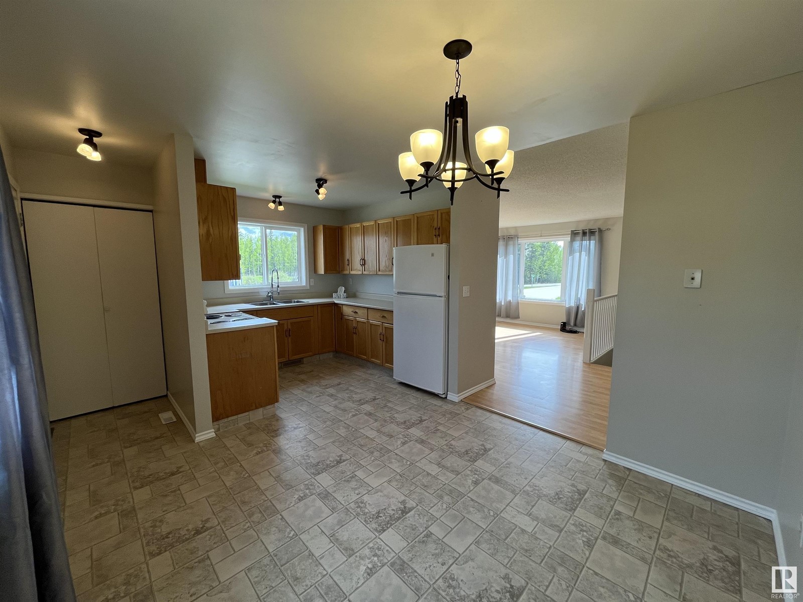 130 1 St, Blue Ridge, Alberta  T0E 0B0 - Photo 6 - E4433102
