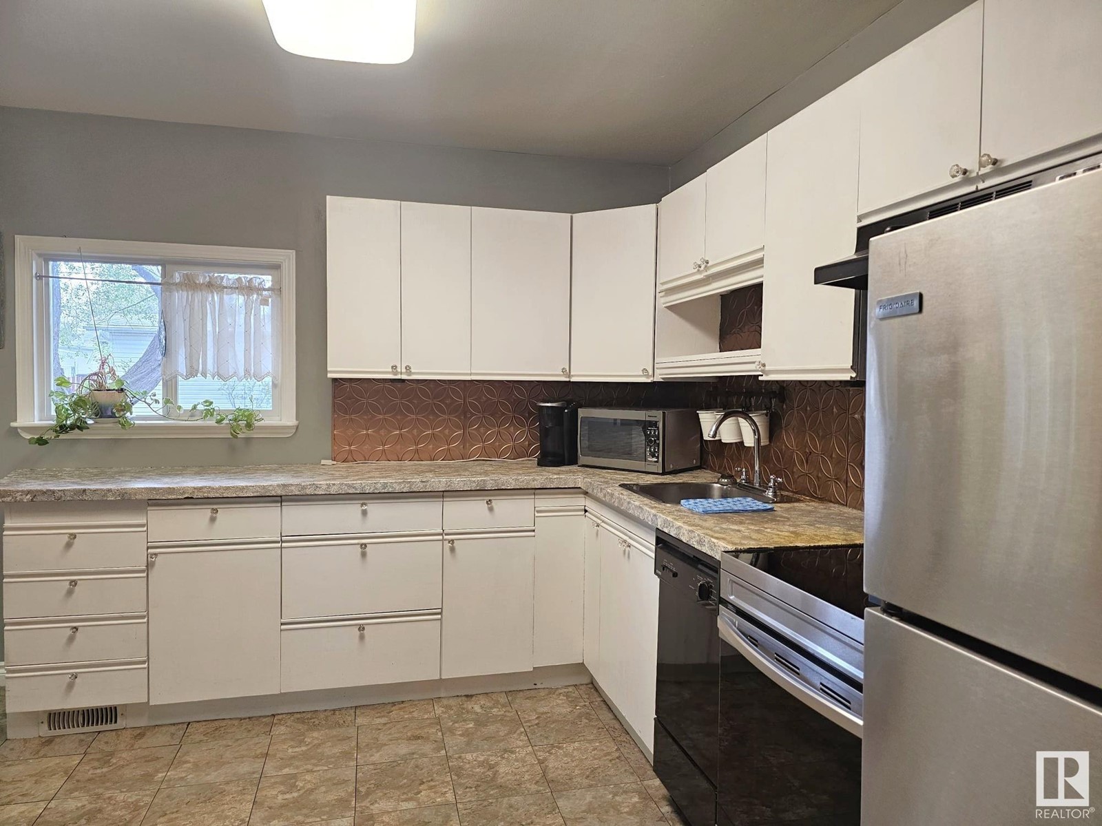 5096 45 St, Drayton Valley, Alberta  T7A 1C2 - Photo 9 - E4436646