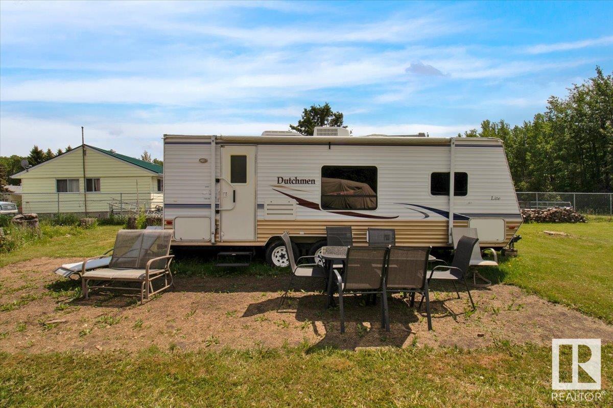 4713 34 St, Rural Wetaskiwin County, Alberta  T0C 2C0 - Photo 1 - E4440348