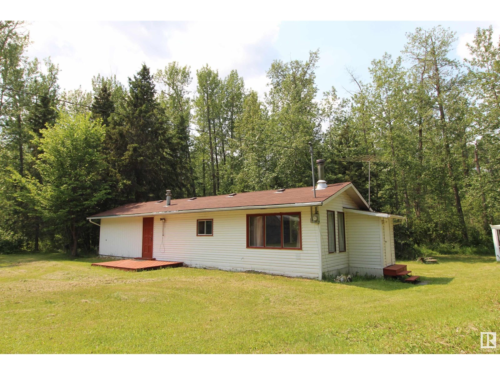 #19 54104 RR 35, rural lac ste. anne county, Alberta