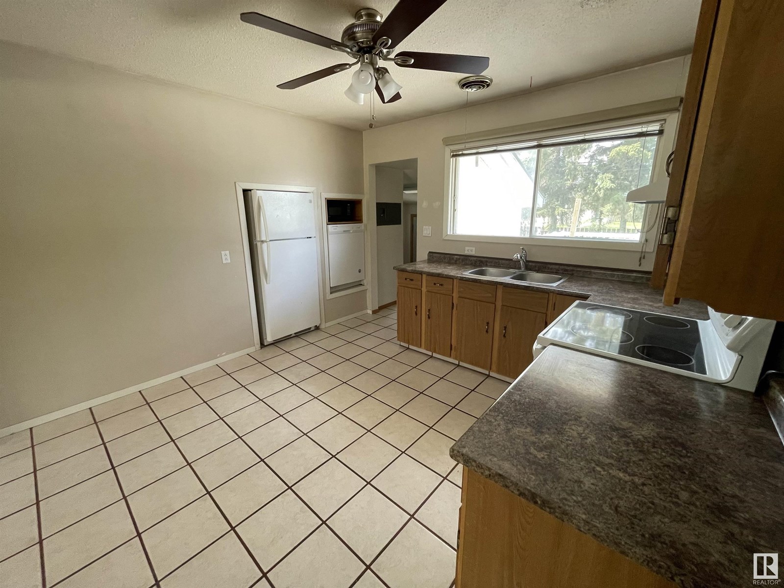 4904 47 St, Drayton Valley, Alberta  T7A 1H8 - Photo 3 - E4442590