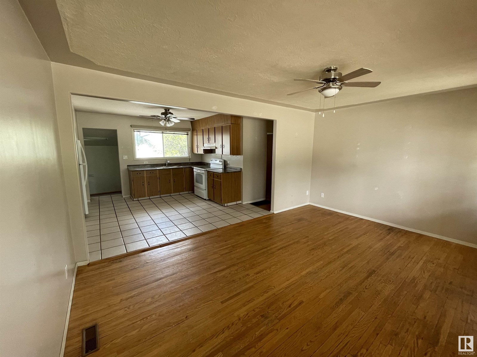 4904 47 St, Drayton Valley, Alberta  T7A 1H8 - Photo 5 - E4442590