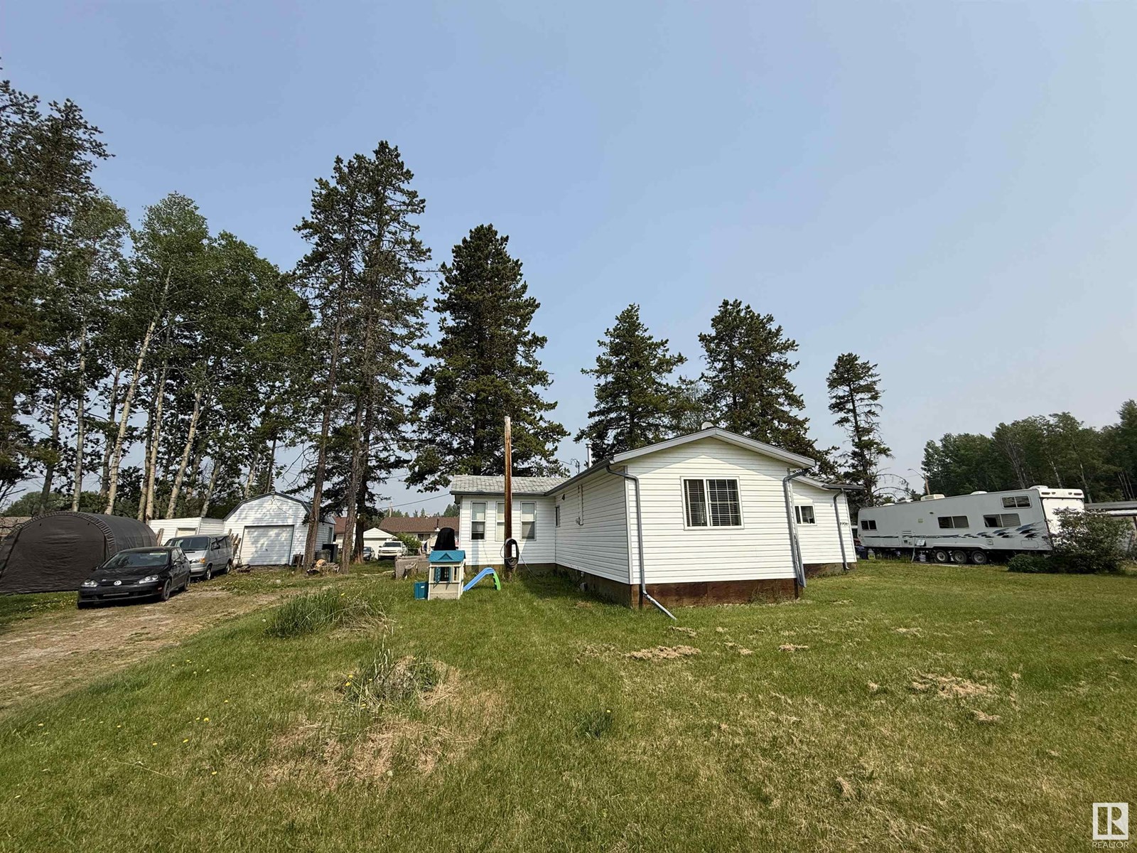 4906 54 Av, Cynthia, Alberta  T0E 0K0 - Photo 2 - E4442654