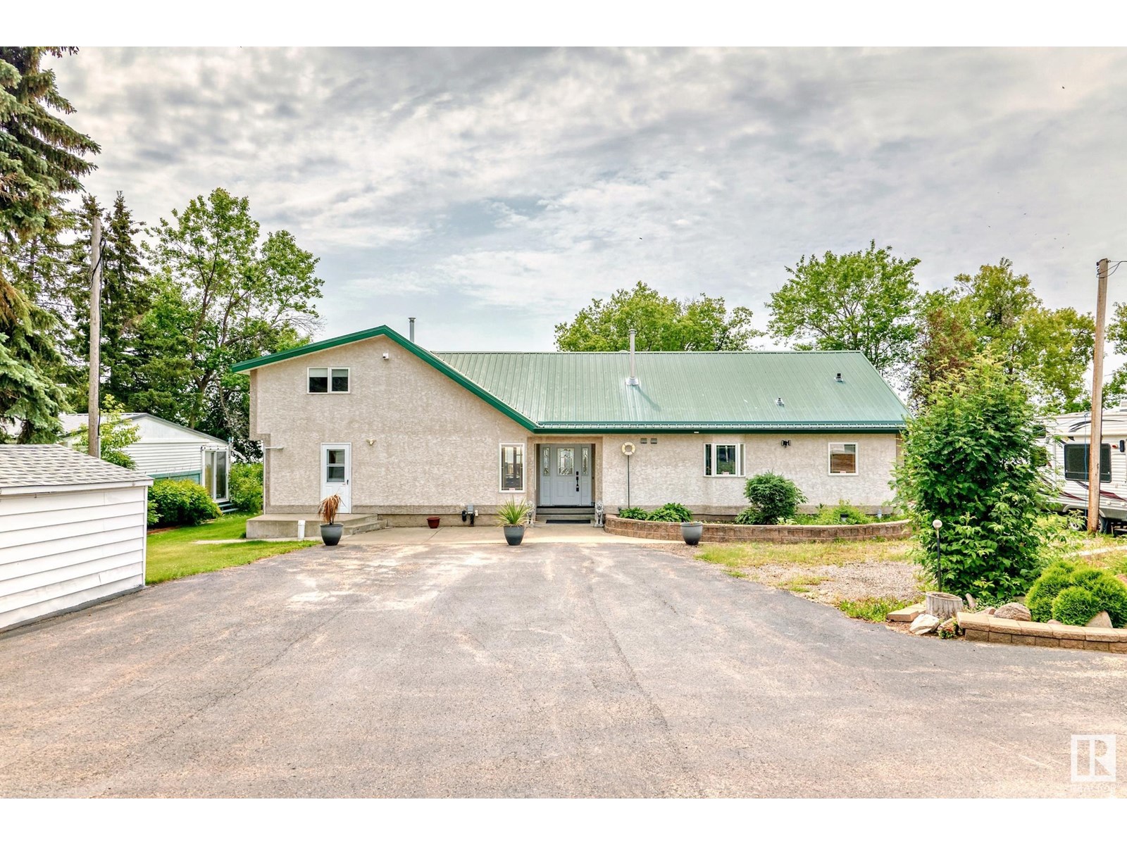 43 Lakeshore Dr, Rural Lac Ste. Anne County, Alberta  T0E 1V0 - Photo 4 - E4444120