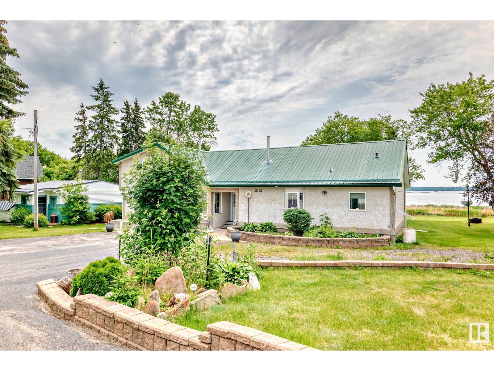 43 Lakeshore Dr, Rural Lac Ste. Anne County, Alberta  T0E 1V0 - Photo 5 - E4444120