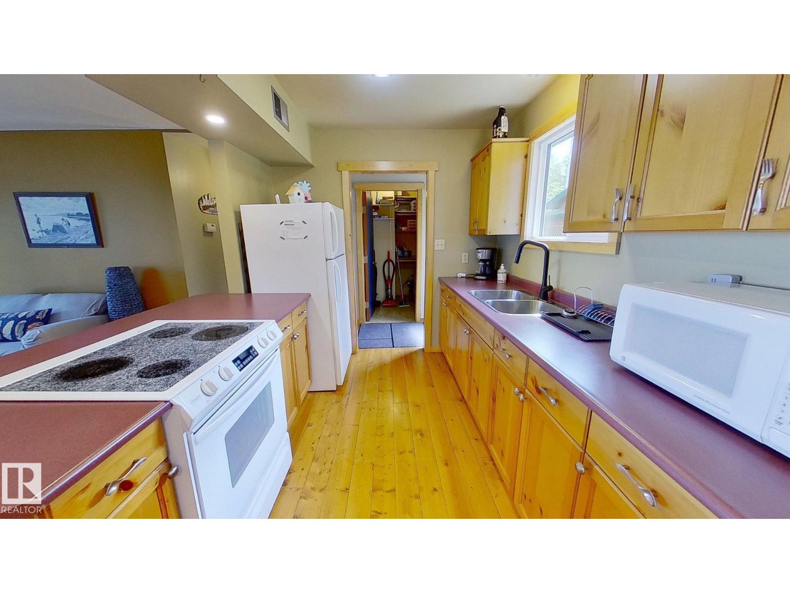 8 Lake Av, Rural Wetaskiwin County, Alberta  T0C 2V0 - Photo 5 - E4451916