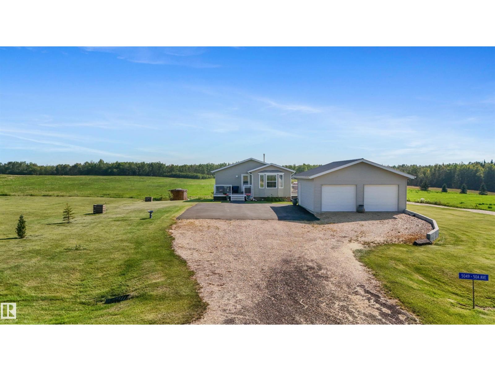 5049 50a Av, Rural Brazeau County, Alberta  T0C 1W0 - Photo 2 - E4455345