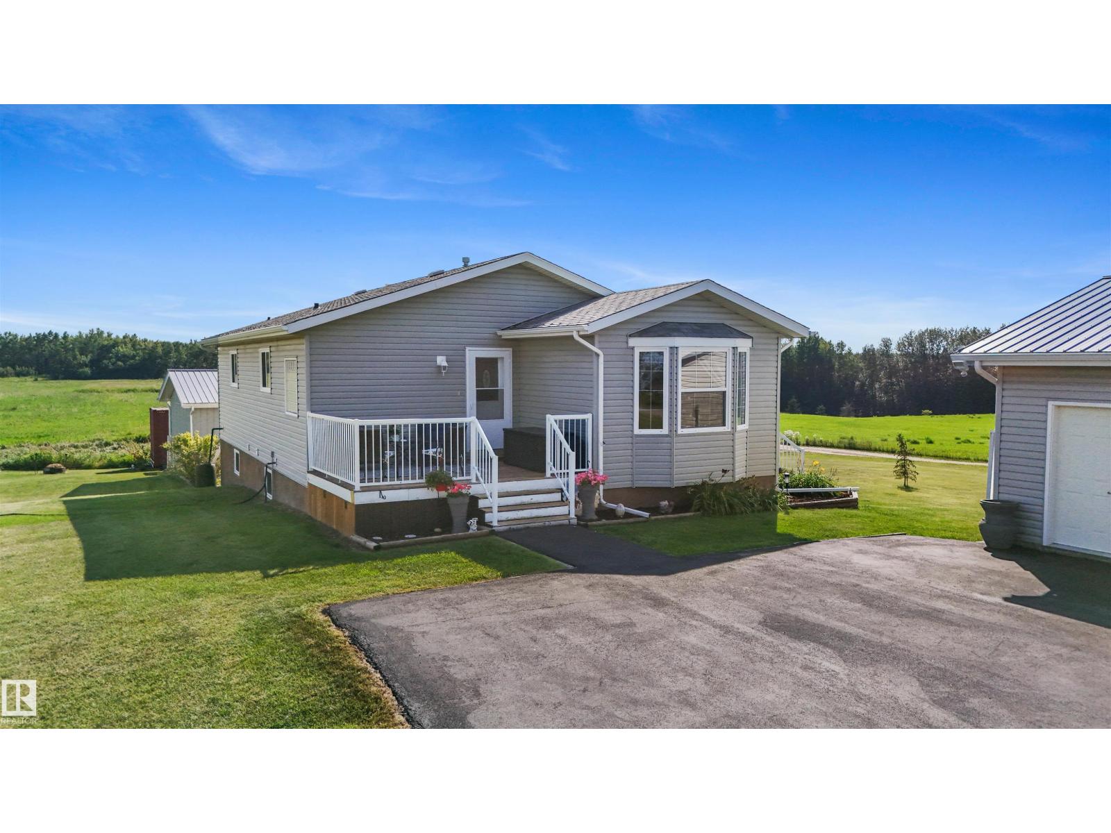 5049 50a Av, Rural Brazeau County, Alberta  T0C 1W0 - Photo 4 - E4455345
