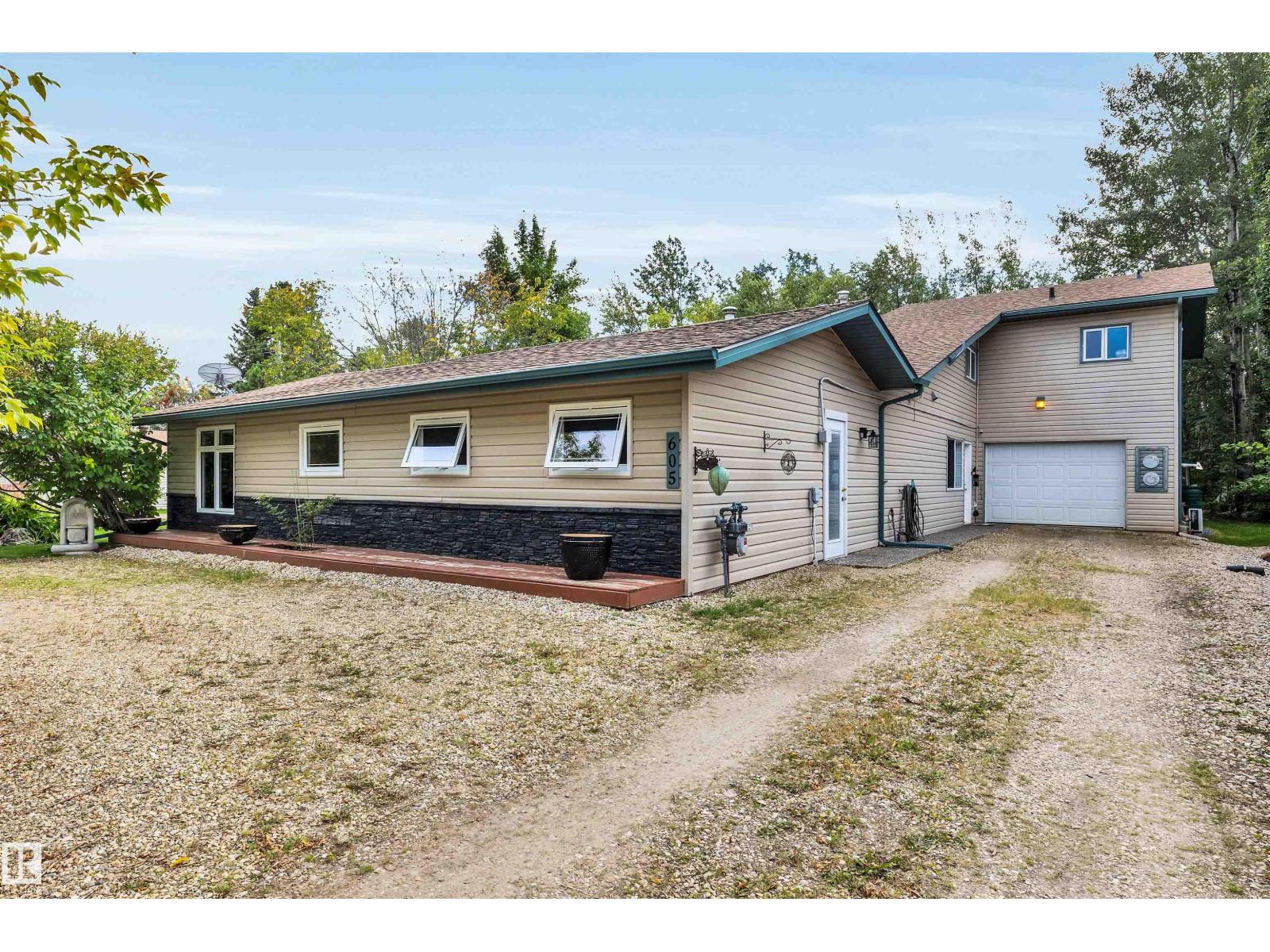 605 6th St, Rural Lac Ste. Anne County, Alberta  T0E 1A0 - Photo 2 - E4455517