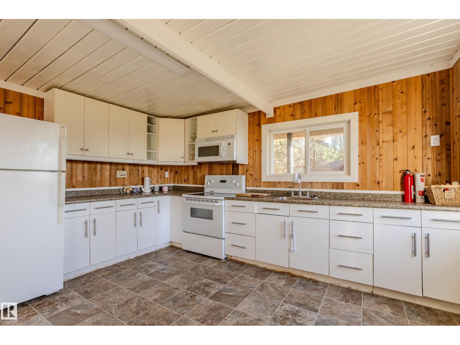 161 Lakeshore Dr, Rural Lac Ste. Anne County, Alberta T0E 1V0 - Photo 6 - E4462817