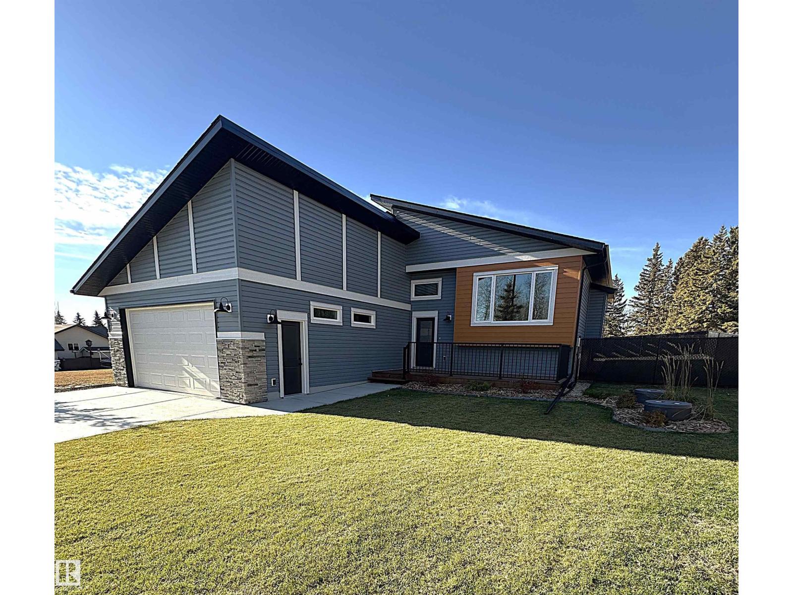 102 1 St, Rural Lac Ste. Anne County, Alberta  T0E 1A0 - Photo 3 - E4468887