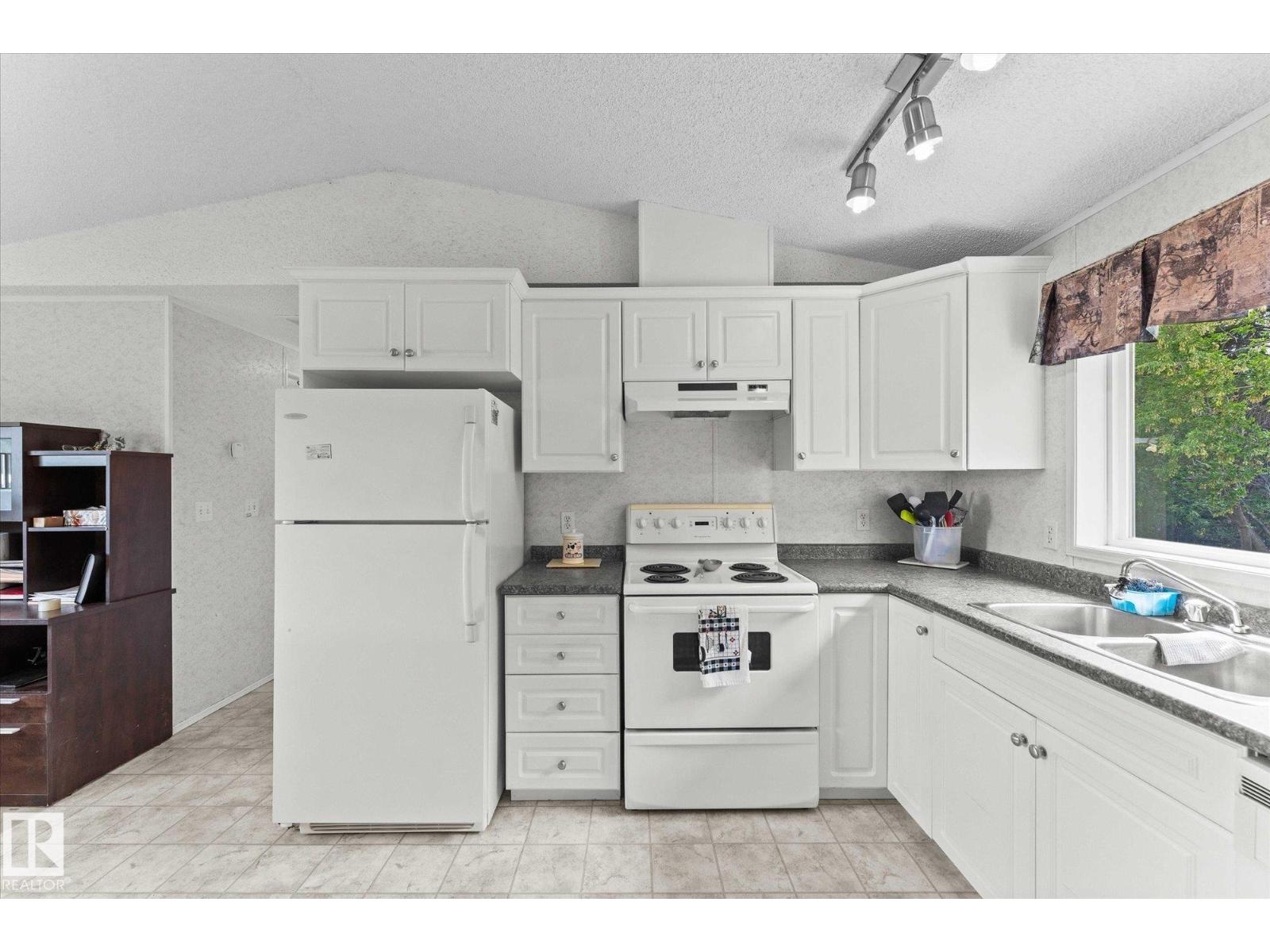 1308 Twp Road 552, Rural Lac Ste. Anne County, Alberta  T0E 1V0 - Photo 10 - E4469117