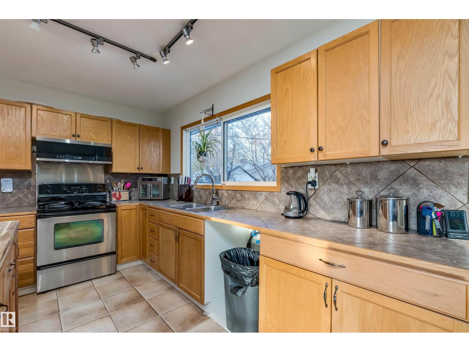 5132 49 Av, Onoway, Alberta  T0E 1V0 - Photo 12 - E4470004