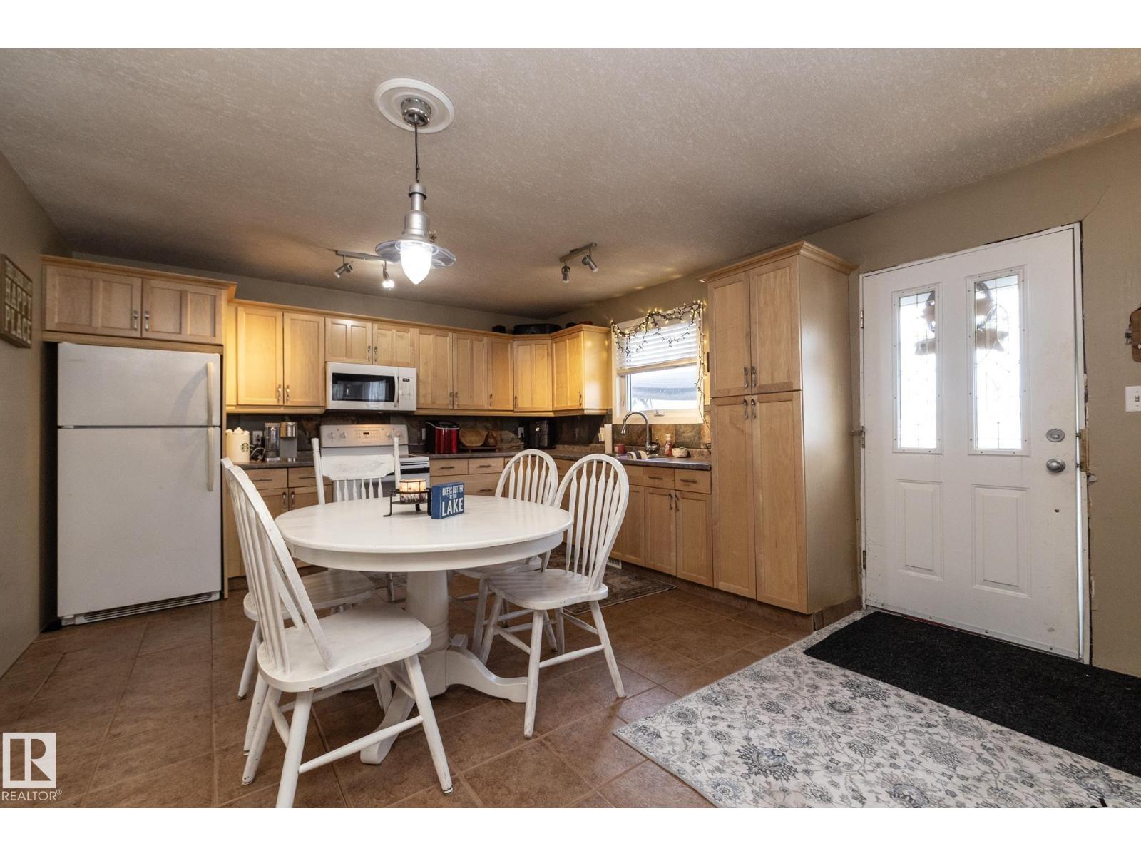 5596 Nakamun Dr, Rural Lac Ste. Anne County, Alberta  T0E 1V0 - Photo 12 - E4472635