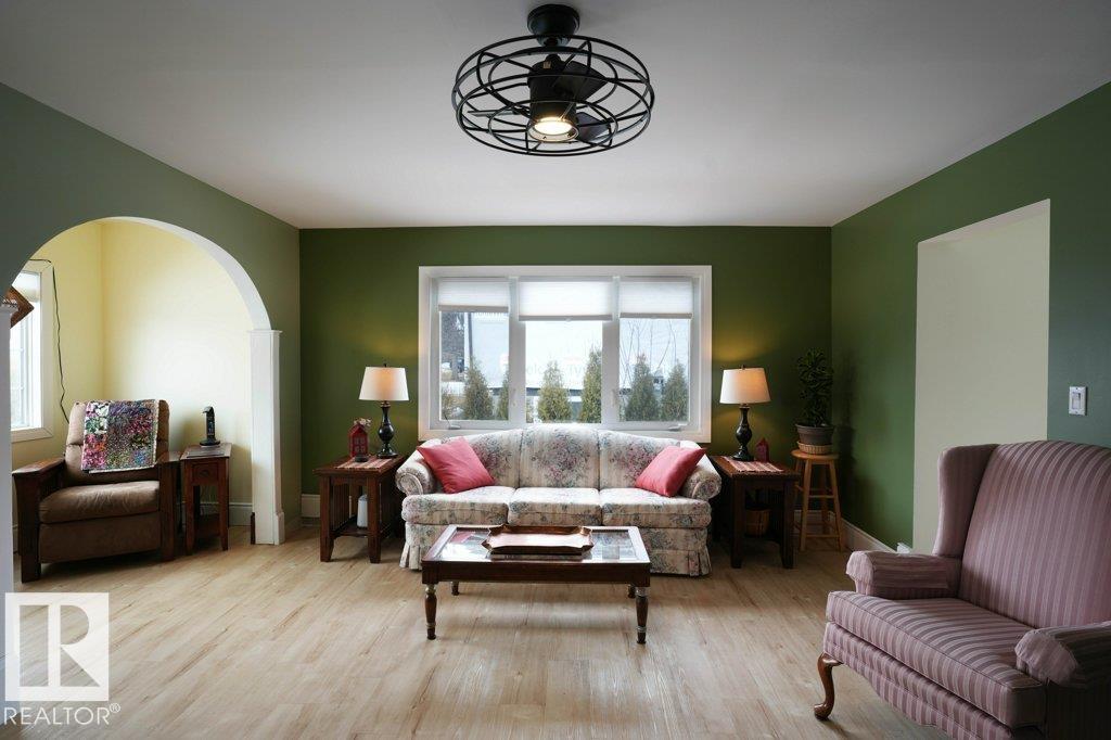 5016 52 Av, Warburg, Alberta  T0C 2T0 - Photo 2 - E4476591