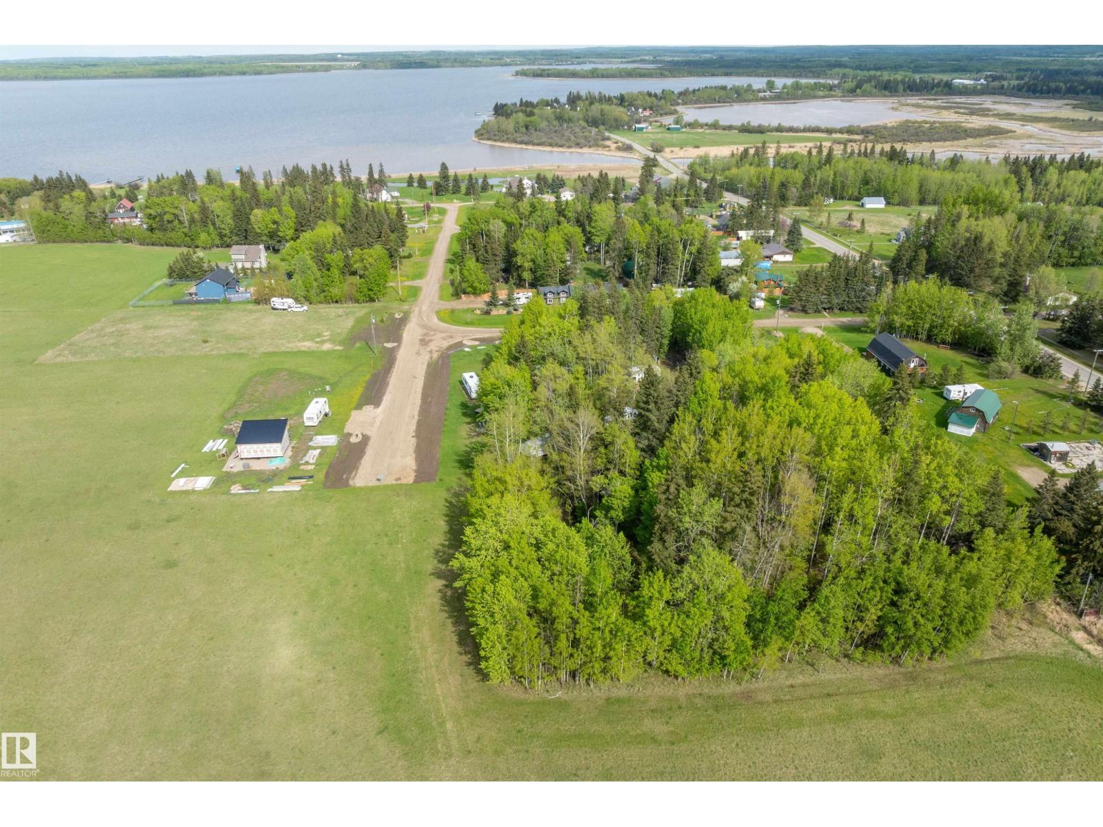 118 4 St W, Rural Wetaskiwin County, Alberta  T0C 0T0 - Photo 3 - E4478700