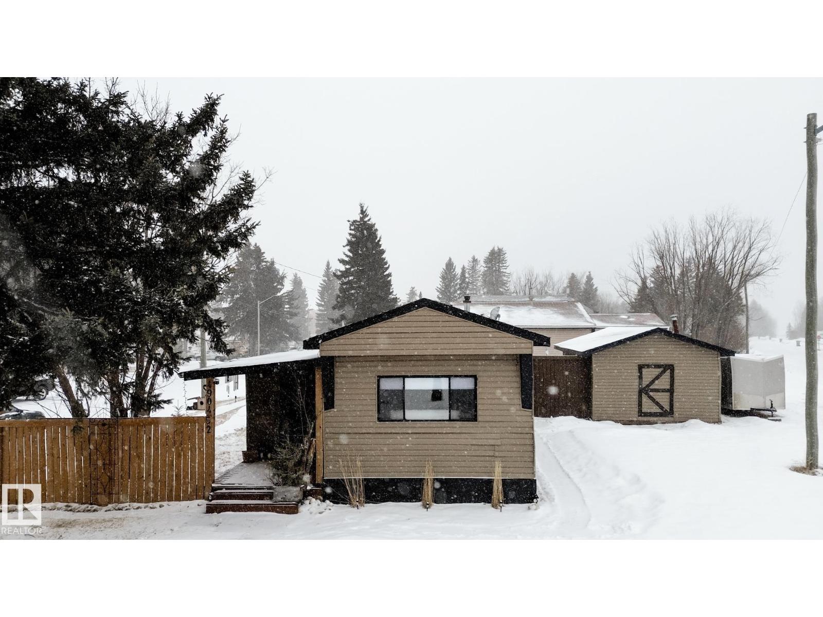 4904 52 AV, Breton, Alberta