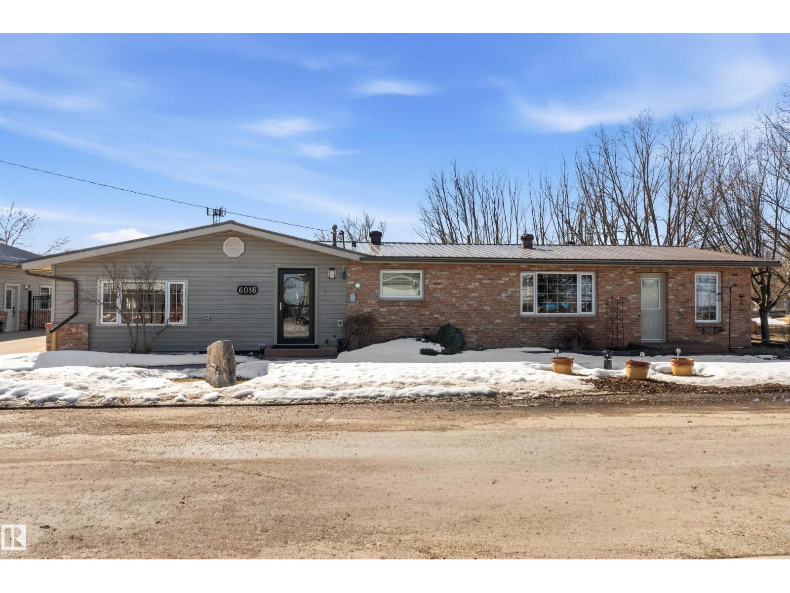 6016 52 AV, Rural Lac Ste. Anne County, Alberta