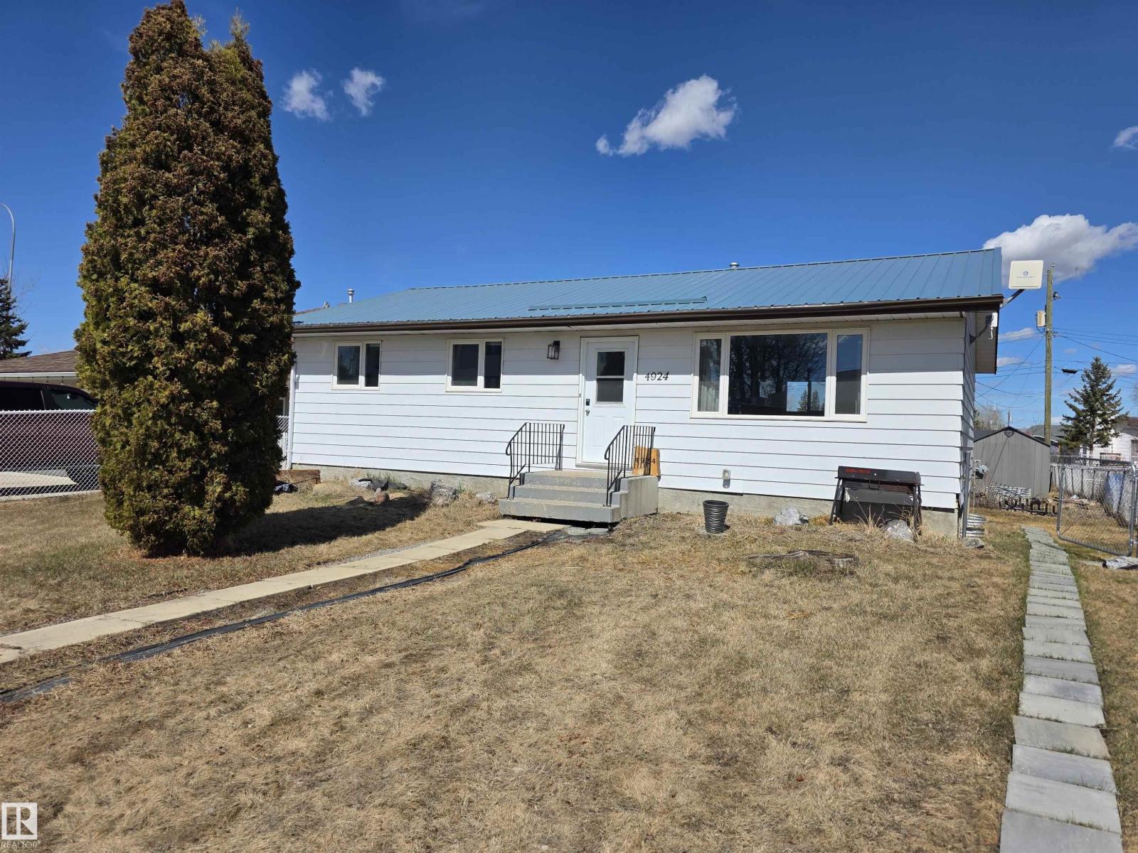4924 50a Av, Entwistle, Alberta  T0E 0S0 - Photo 1 - E4483414