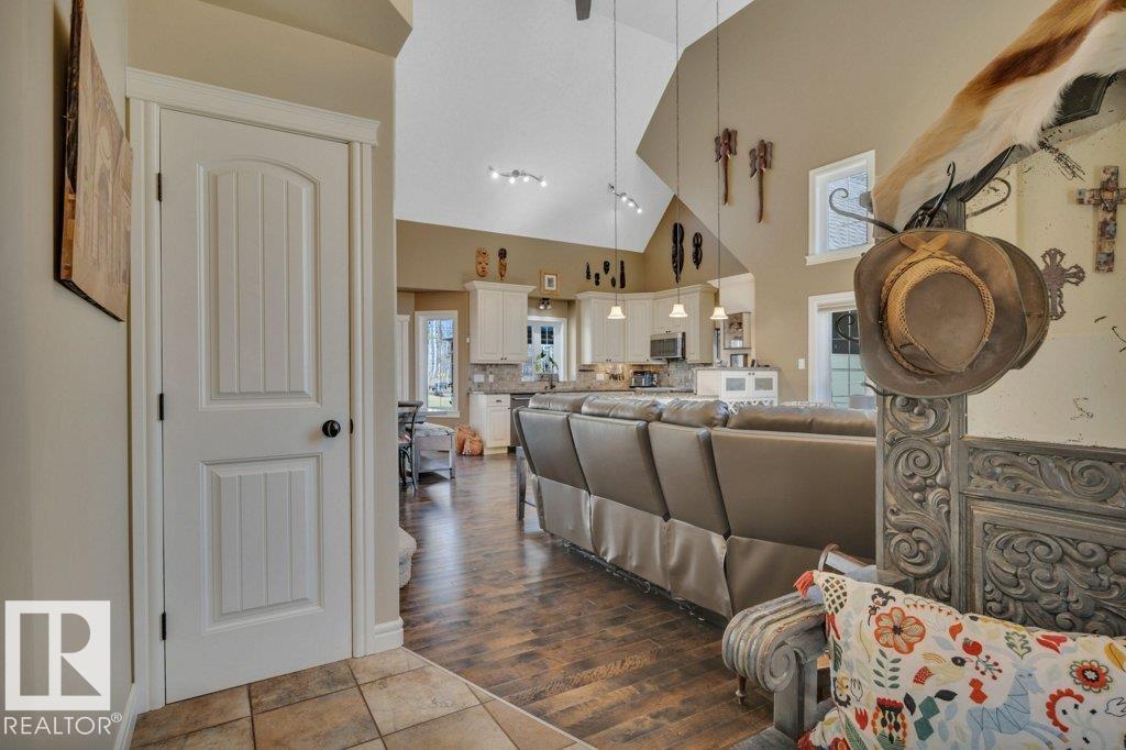 115 Crystal Springs Dr, Rural Wetaskiwin County, Alberta  T0C 2V0 - Photo 5 - E4485529
