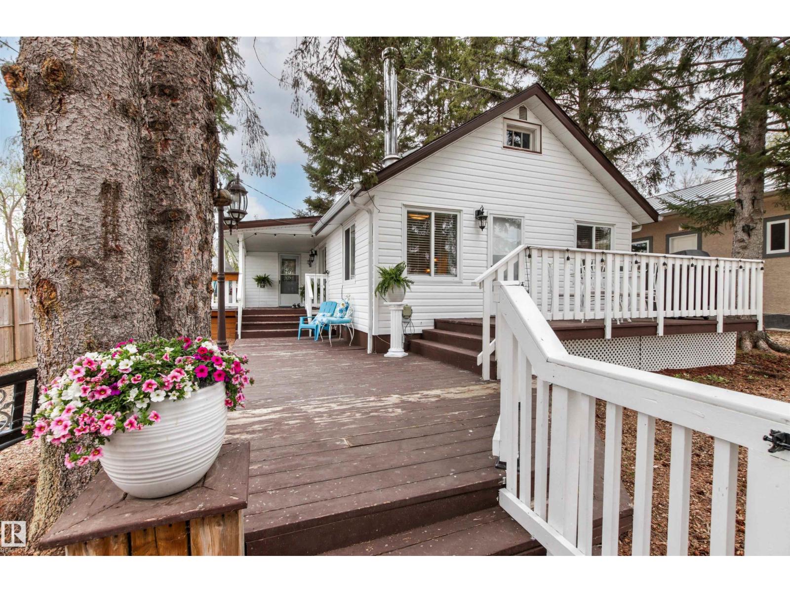 213 2nd St, Rural Lac Ste. Anne County, Alberta T0E 1A0 - Photo 1 - E4489611