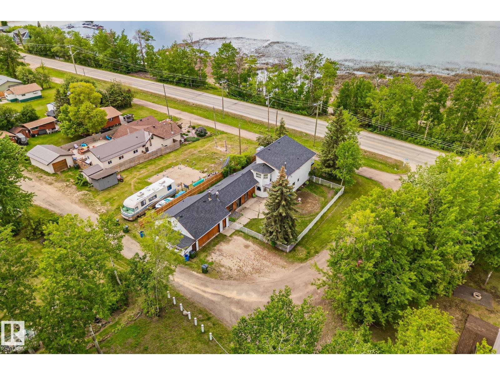 5439 Sunset Dr, Rural Lac Ste. Anne County, Alberta T0E 0A0 - Photo 2 - E4493506