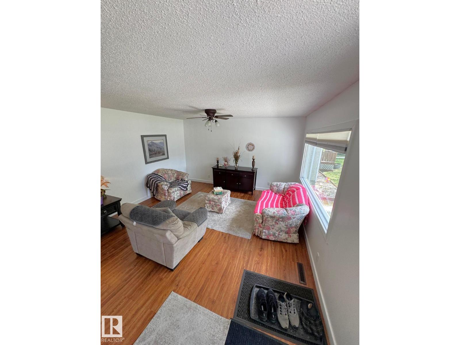 5093 45 St, Drayton Valley, Alberta T7A 1C2 - Photo 2 - E4493787