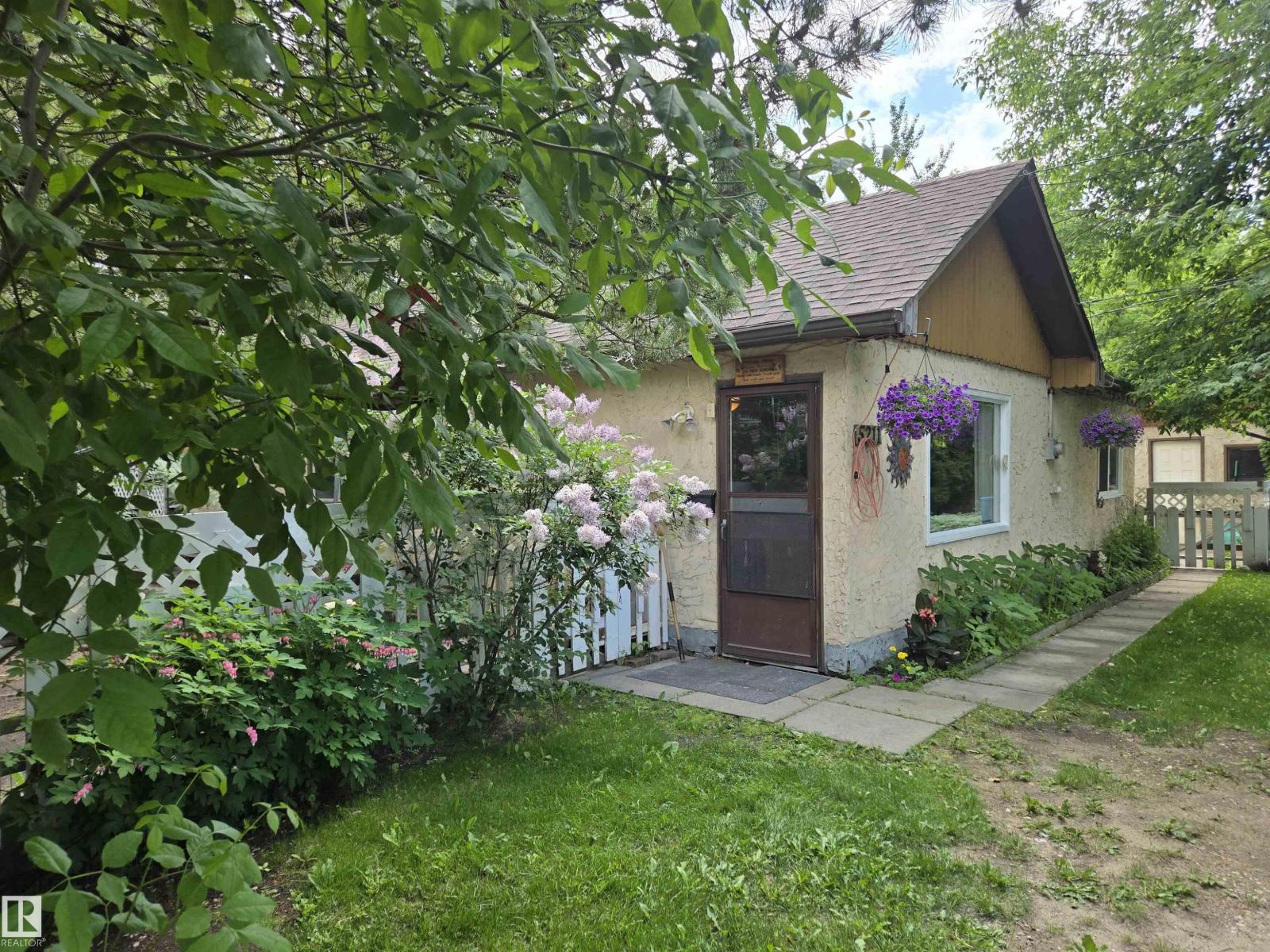 5211 47 Av, Rural Lac Ste. Anne County, Alberta T0E 0A0 - Photo 1 - E4496469