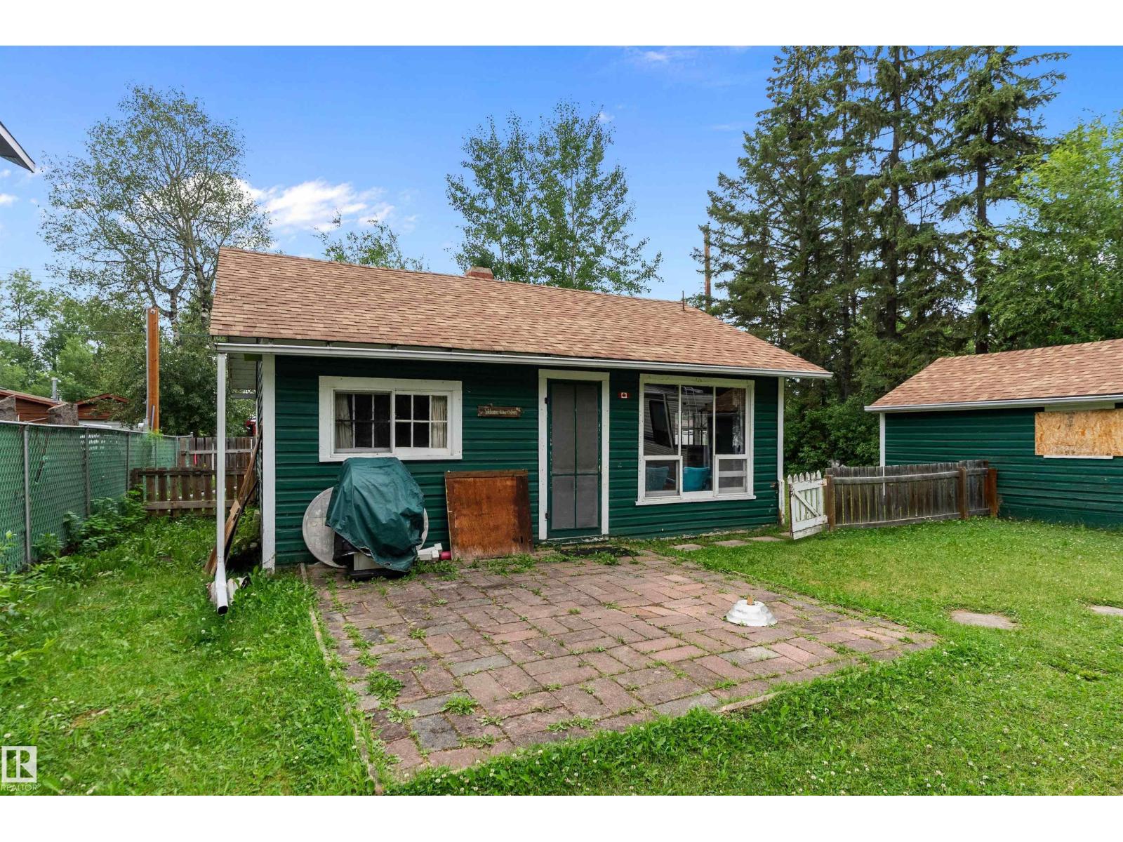 211 2nd Av, Rural Wetaskiwin County, Alberta T0C 1X0 - Photo 1 - E4498688