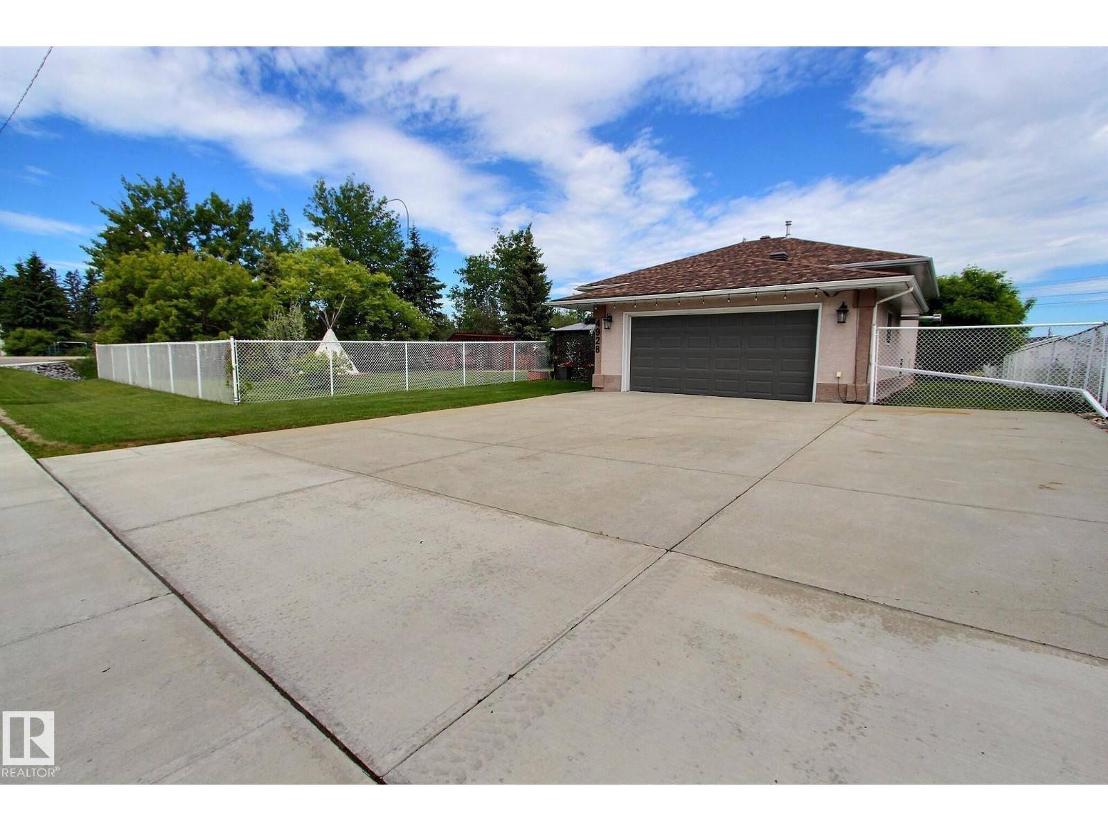 4928 50a Av, Entwistle, Alberta T0E 0S0 - Photo 2 - E4500672