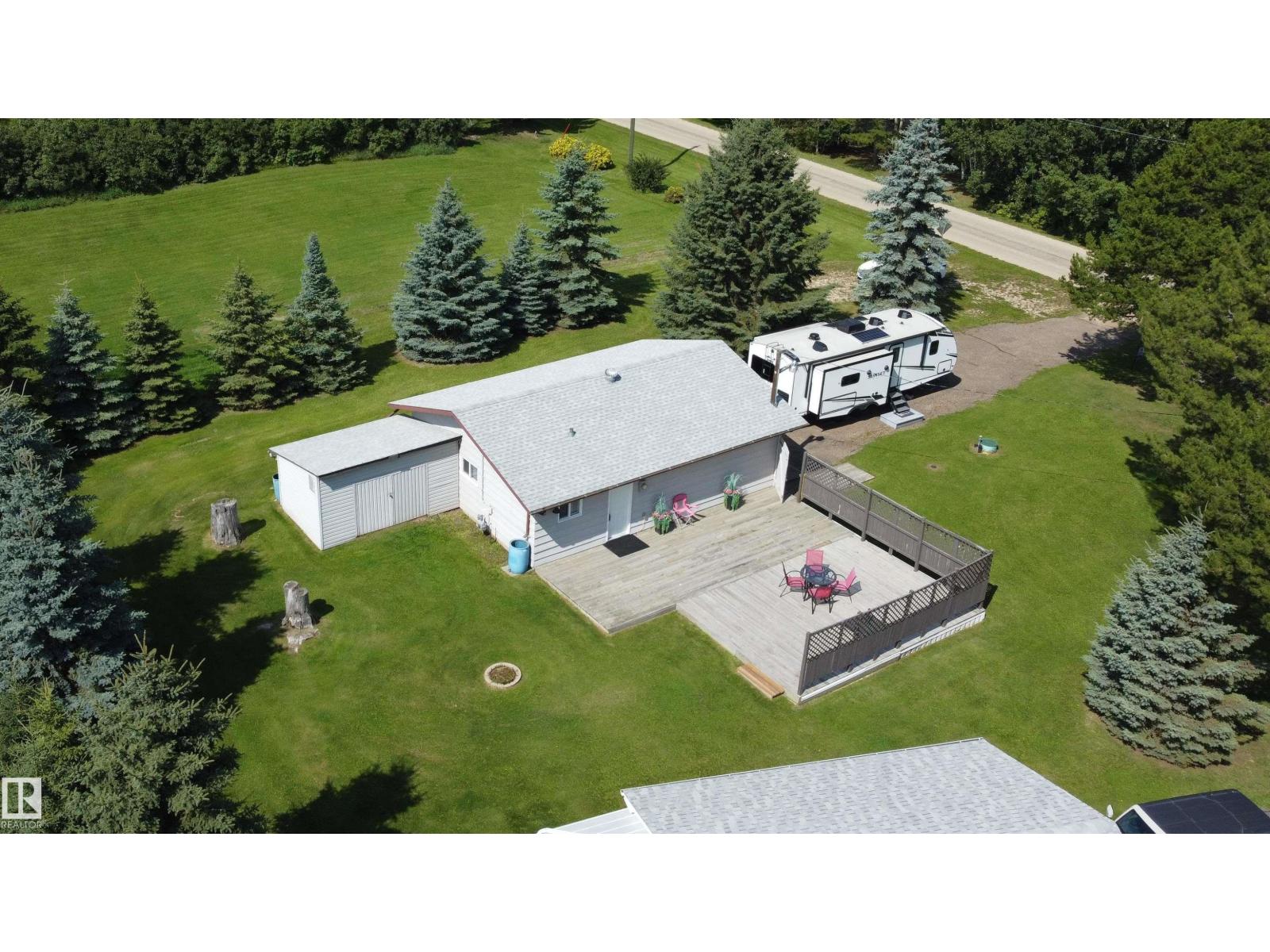 38 Lakeshore Dr, Rural Wetaskiwin County, Alberta  T0C 2V0 - Photo 1 - E4504436