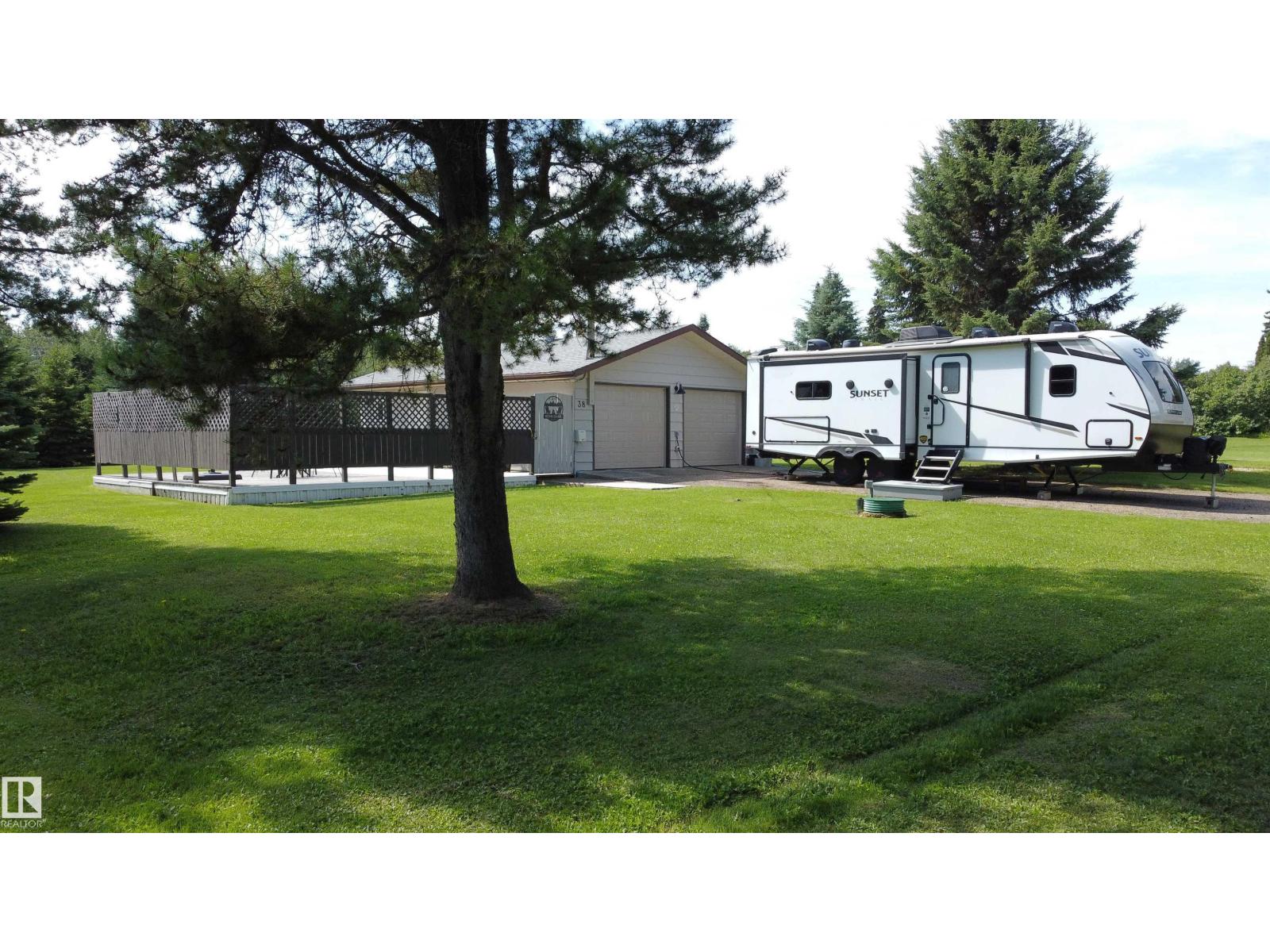 38 Lakeshore Dr, Rural Wetaskiwin County, Alberta  T0C 2V0 - Photo 14 - E4504436