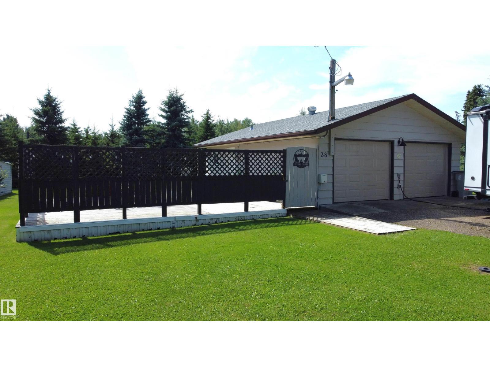 38 Lakeshore Dr, Rural Wetaskiwin County, Alberta  T0C 2V0 - Photo 3 - E4504436