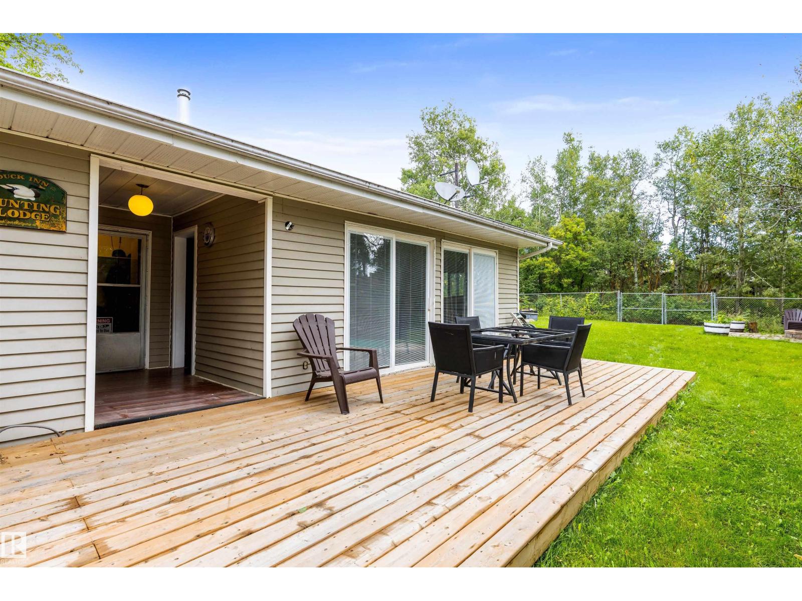 522 5 St, Rural Lac Ste. Anne County, Alberta  T0E 1A0 - Photo 2 - E4508750